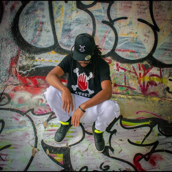 6’ FEET Black Cap With Black Hand on Black Cross Bones - Picture 4 of 9